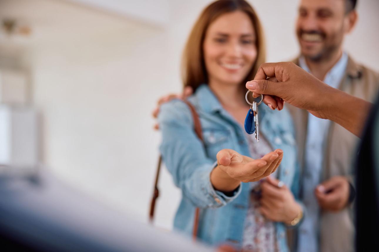 Chicago real estate buyer working with their attorney